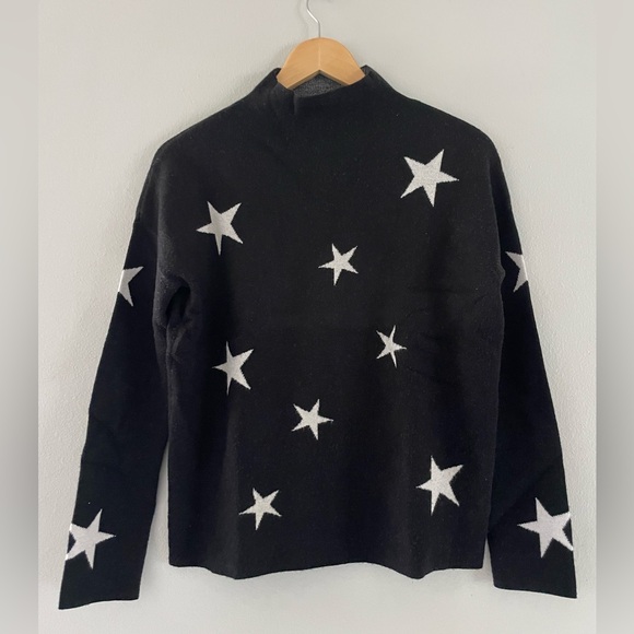 Tahari Sweaters - Tahari Black and White Star Mockneck Sweater